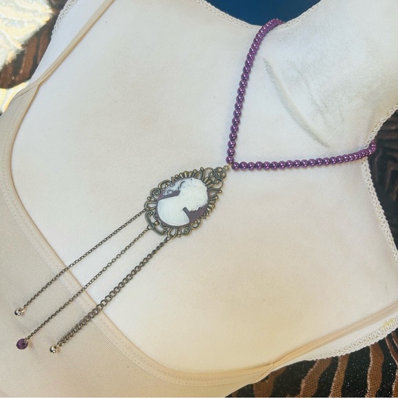 Handcrafted Victorian lady cameo brass filigree pendant beaded necklace - Picture 2 of 9